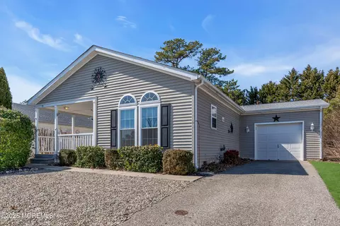 95 Oak Ridge Ln, Manahawkin, NJ 08050