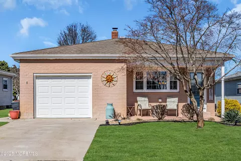 10 Puerto Vallarta St, Toms River, NJ 08757