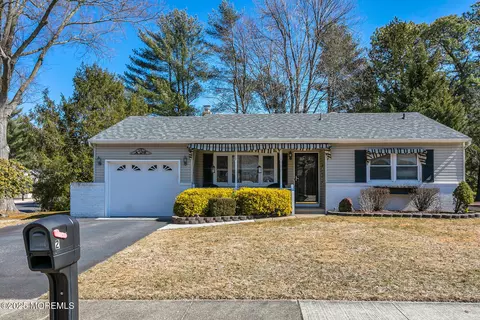 2 Sheepshead Dr, Toms River, NJ 08757