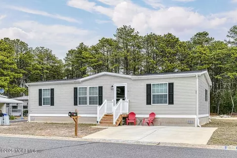 27 Kingfisher Way, Whiting, NJ 08759