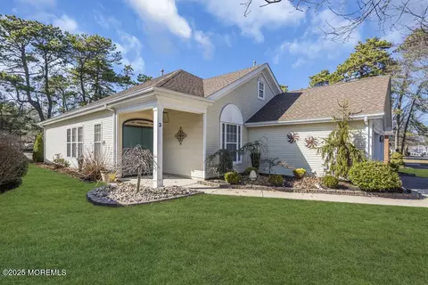 3 Brightwinds Ct, Lakewood, NJ 08701
