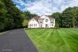 28 Kacie Lynn Ct, Jackson, NJ 08527