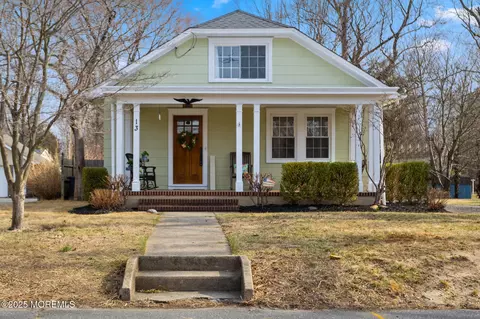 13 Broad St, Allentown, NJ 08501