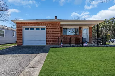 270 Port Royal Dr, Toms River, NJ 08757