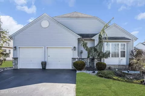 14 Donatello Dr, Manchester, NJ 08759