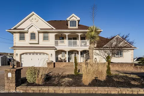 731 Marie St, Toms River, NJ 08753