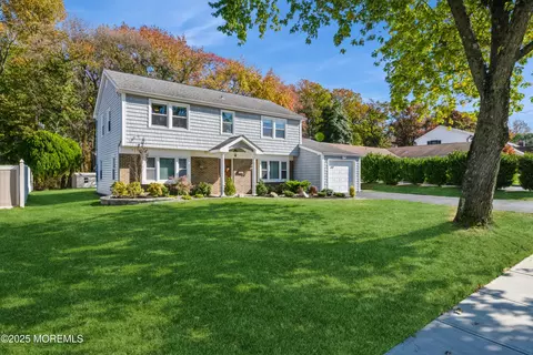 30 Courtland Ln, Aberdeen, NJ 07747