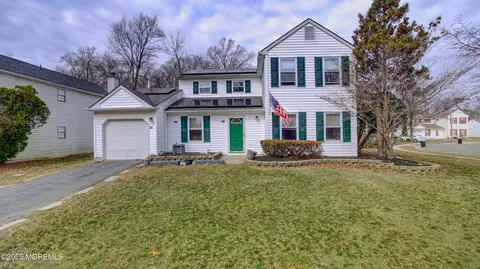 63 Mariners Cv, Freehold, NJ 07728