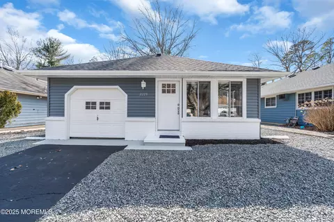 2228 Mount Hope Ln, Toms River, NJ 08753