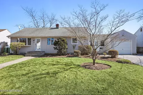 32 Campbell Dr, Eatontown, NJ 07724