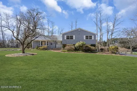 8 Navaho Way, Middletown, NJ 07748