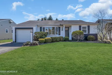 52 Westport Dr, Toms River, NJ 08757