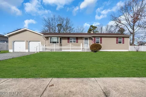 64 Sunset Dr, Howell, NJ 07731