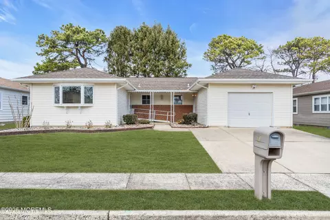 73 Virgin Islands Dr, Toms River, NJ 08757