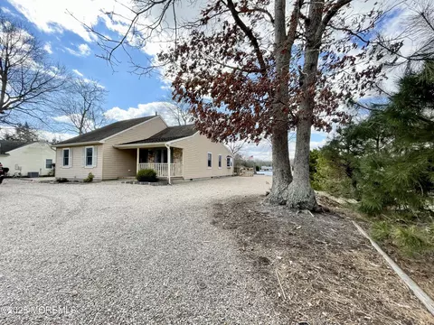 152 Jennings Rd, Manahawkin, NJ 08050