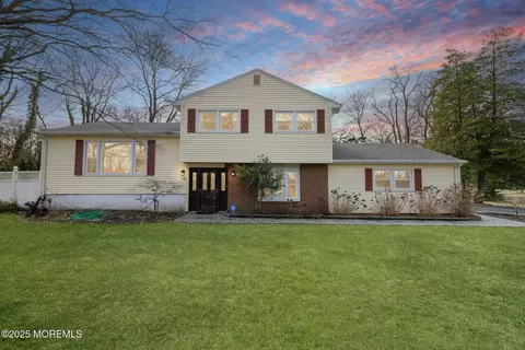 15 Suffolk Ln, Middletown, NJ 07748