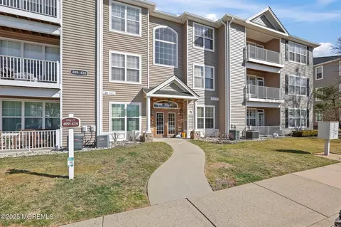 414 Saint Andrews Pl, Manalapan, NJ 07726