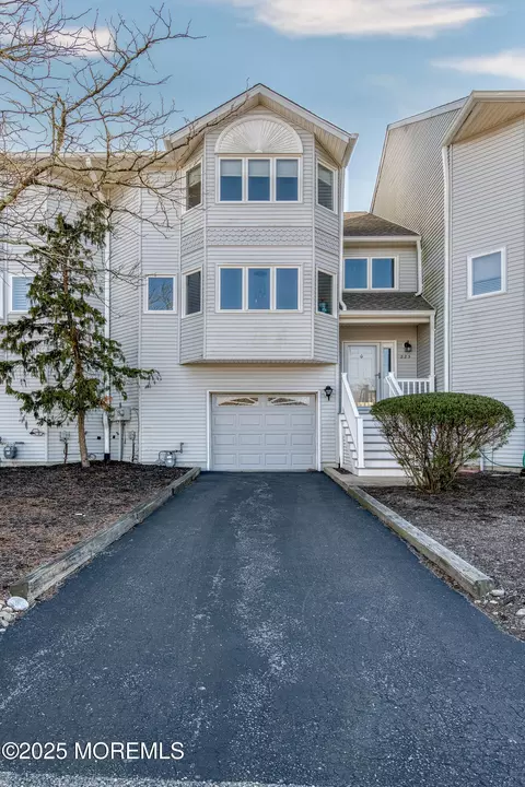 223 Azalea Ct #2203, Toms River, NJ 08753