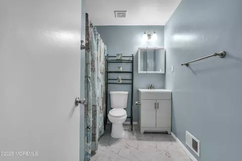 Bath - 49 Primrose Ln, Brick, NJ 08724 photo 2 of 2