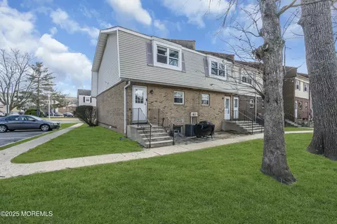 Exterior - 49 Primrose Ln, Brick, NJ 08724 photo 4 of 7