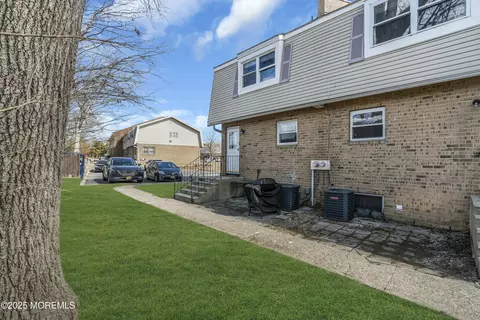 Exterior - 49 Primrose Ln, Brick, NJ 08724 photo 5 of 7