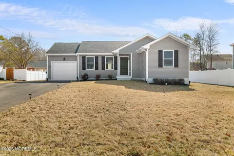 131 Bluejacket Ave, Manahawkin, NJ 08050