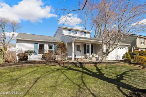 20 Hedgewood Rd, Howell, NJ 07731