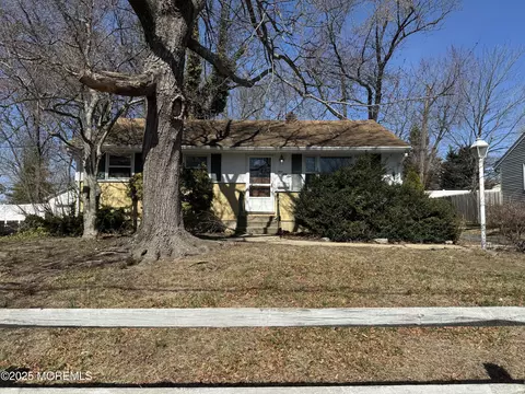159 Brookside Dr, Belford, NJ 07718