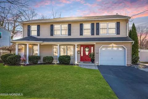 84 Wilson Cir W, Middletown, NJ 07748