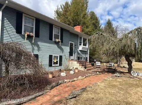 9 Hampton Rd, Kingwood, NJ 08825