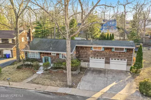 96 Hilbert Pkwy, Eatontown, NJ 07724