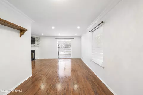 Living - 140 Aster Ct, Jackson, NJ 08527 photo 1 of 4