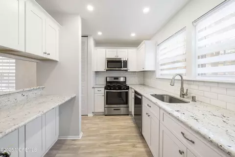 Kitchen - 140 Aster Ct, Jackson, NJ 08527 photo 1 of 2