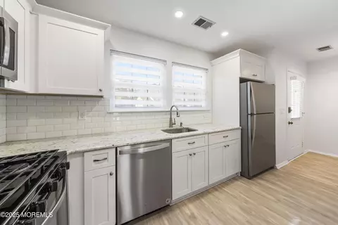 Kitchen - 140 Aster Ct, Jackson, NJ 08527 photo 2 of 2