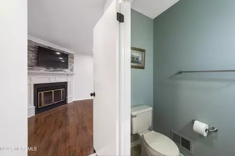 Entry Way - 140 Aster Ct, Jackson, NJ 08527 photo 1 of 3