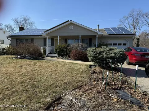 6 Maple Ave, Matawan, NJ 07747