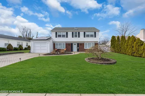 29 Icemeadow Ln, Aberdeen, NJ 07747