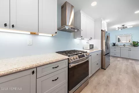 Kitchen - 13 Bayview Dr, Waretown, NJ 08758 photo 7 of 9