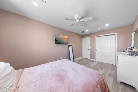 Bedroom - 13 Bayview Dr, Waretown, NJ 08758 photo 5 of 8