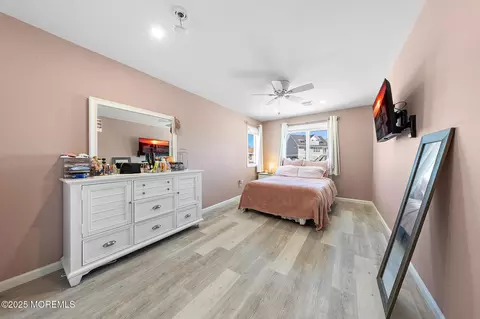 Bedroom - 13 Bayview Dr, Waretown, NJ 08758 photo 3 of 8