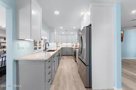Kitchen - 13 Bayview Dr, Waretown, NJ 08758 photo 3 of 9