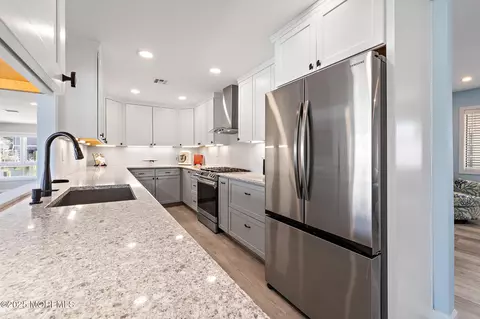 Kitchen - 13 Bayview Dr, Waretown, NJ 08758 photo 9 of 9