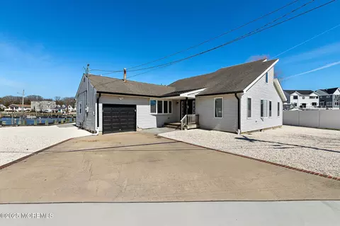 13 Bayview Dr, Waretown, NJ 08758