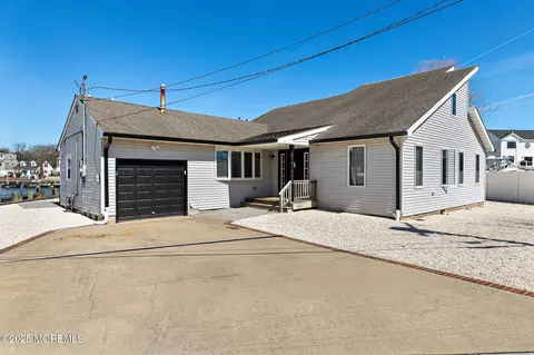 Exterior - 13 Bayview Dr, Waretown, NJ 08758 photo 1 of 13