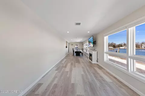 Entry Way - 13 Bayview Dr, Waretown, NJ 08758 photo 3 of 4