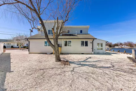 Exterior - 13 Bayview Dr, Waretown, NJ 08758 photo 4 of 13