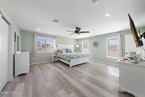 Bedroom - 13 Bayview Dr, Waretown, NJ 08758 photo 1 of 8