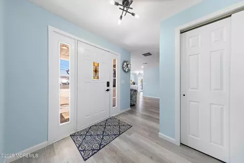 Entry Way - 13 Bayview Dr, Waretown, NJ 08758 photo 1 of 4