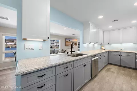 Kitchen - 13 Bayview Dr, Waretown, NJ 08758 photo 4 of 9