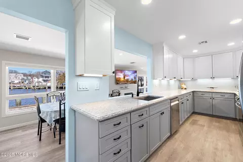 Kitchen - 13 Bayview Dr, Waretown, NJ 08758 photo 2 of 9
